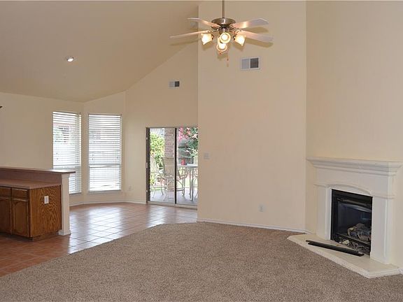 4th image of 3833 Summersville Ln