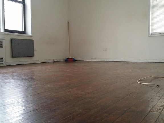 3rd image of 860 E 18th St APT 2A