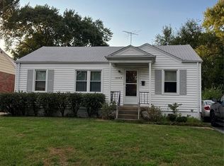 10449 San Carlos Ln, Saint Ann, MO 63074