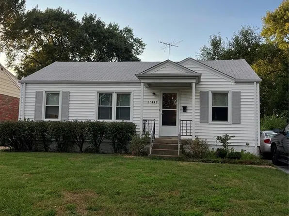 10449 San Carlos Ln, Saint Ann, MO 63074