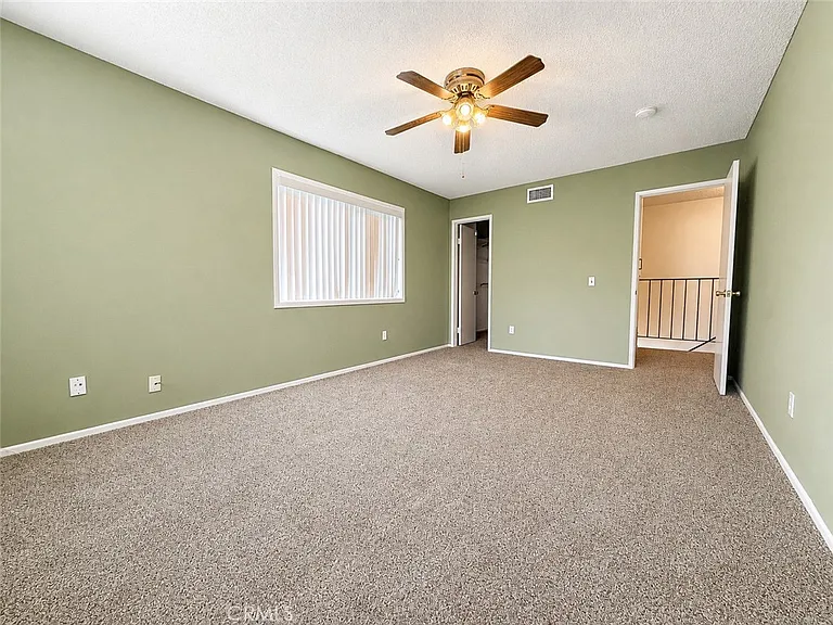 2114 Hawthorne Ct — Photo 6