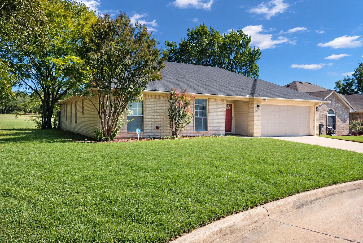 4 bed, 1592 sqft, $2,250 — Photo 1