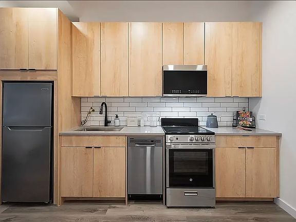 4th image of 1856 Park Ave #11C