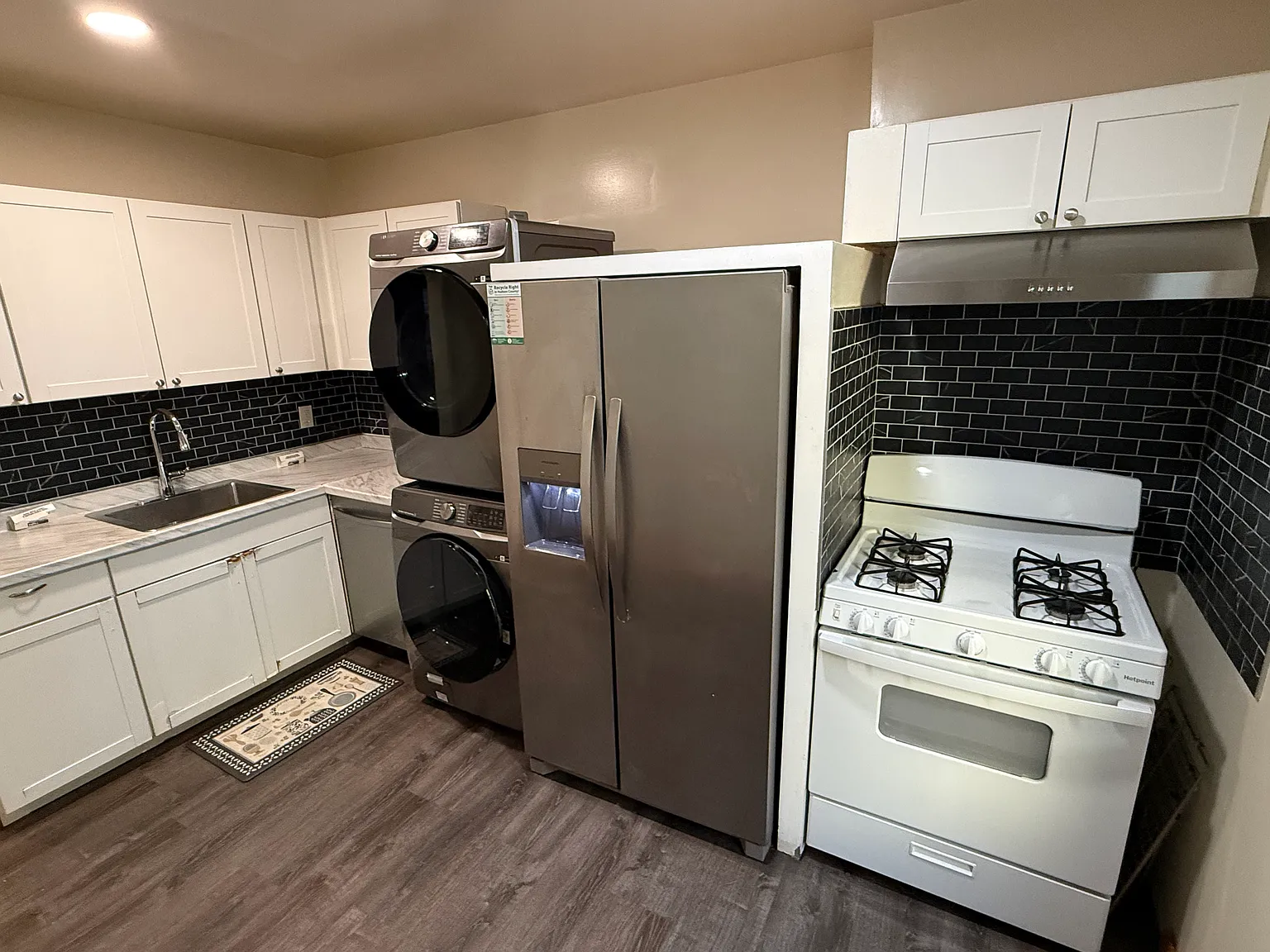 2 bed, 750 sqft, $2,550 — Photo 4