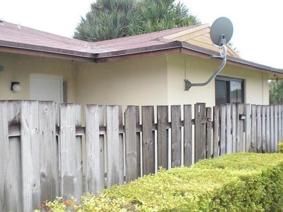 2nd image of 4328 Woodstock Dr APT A