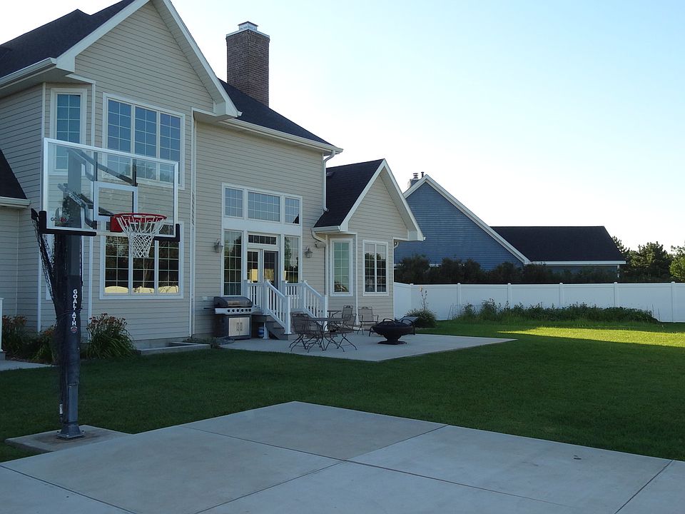 2nd image of 2700 1-2 Thunderbird Dr