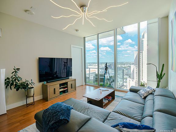 2nd image of 610 E MARKET ST #2506