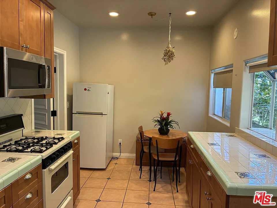 1 bed, 1.0 bath, 520 sqft, $3,500 — Photo 2