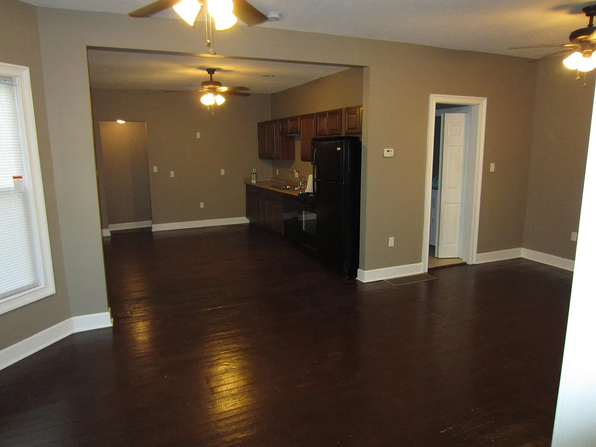Building Photo - 2009 Clover Ave #1