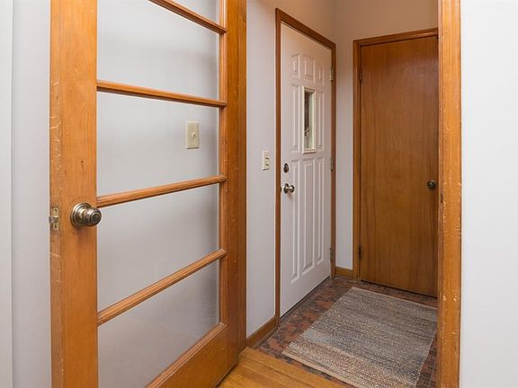 4th image of 24060 Blackstone Ave