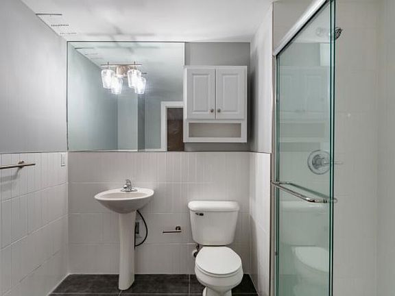 4th image of 885 Covington Dr #101