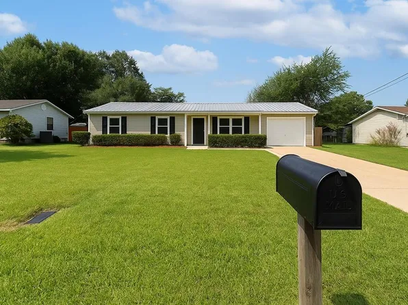 227 Dahlia Dr, Dothan, AL 36301