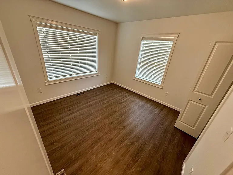 1329 Elm St — Photo 31