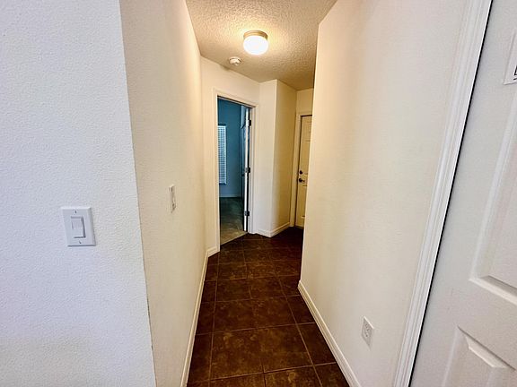 5th image of 2595 Rosemont Cir #1