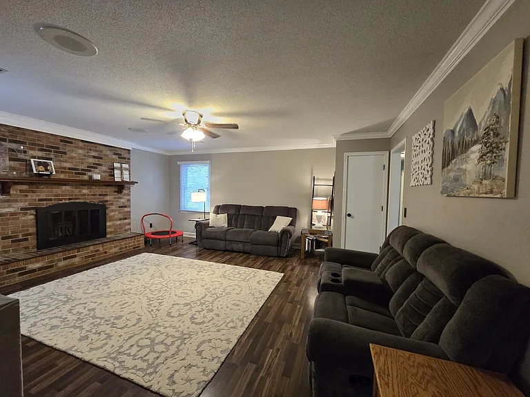 637 Sierra St — Photo 16