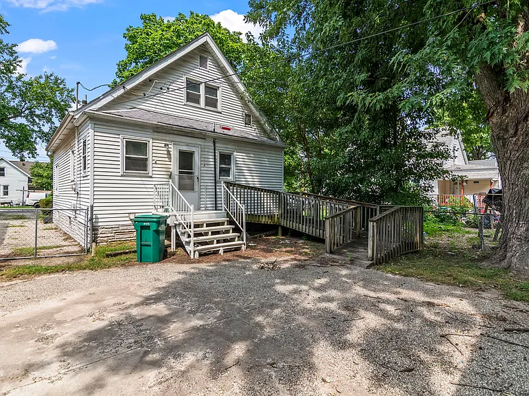 1220 N Bond St — Photo 28