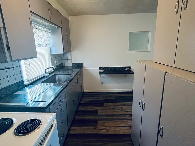 24802 Lambrecht Ave — Photo 13