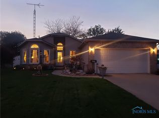 1935 Carvelle Dr, Northwood, OH 43619