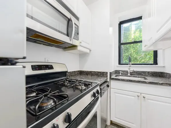 483 Ocean Parkway image 1 of 5