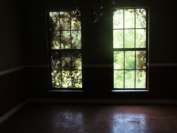 5th image of 815 Foxglove Ln