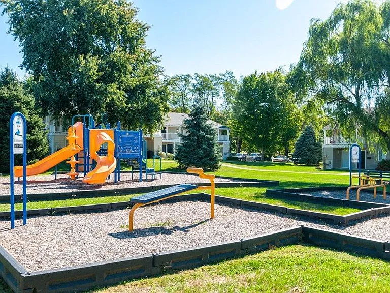 Greentree Village Townhomes — Photo 18