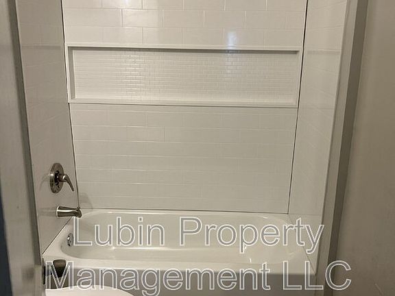 5th image of 2412 Forest Ave