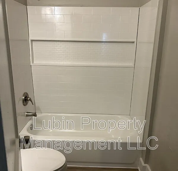 2412 Forest Ave — Photo 5