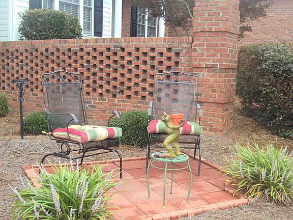 Front sitting area