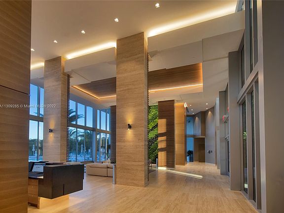 5th image of 16385 Biscayne Blvd #1004