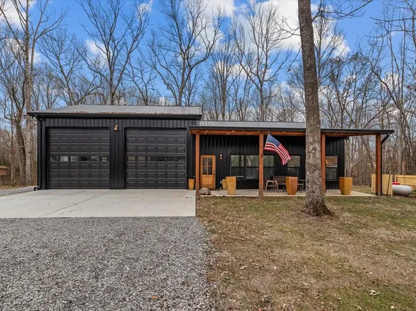 724 Coaling Rd, Charlotte, TN 37036