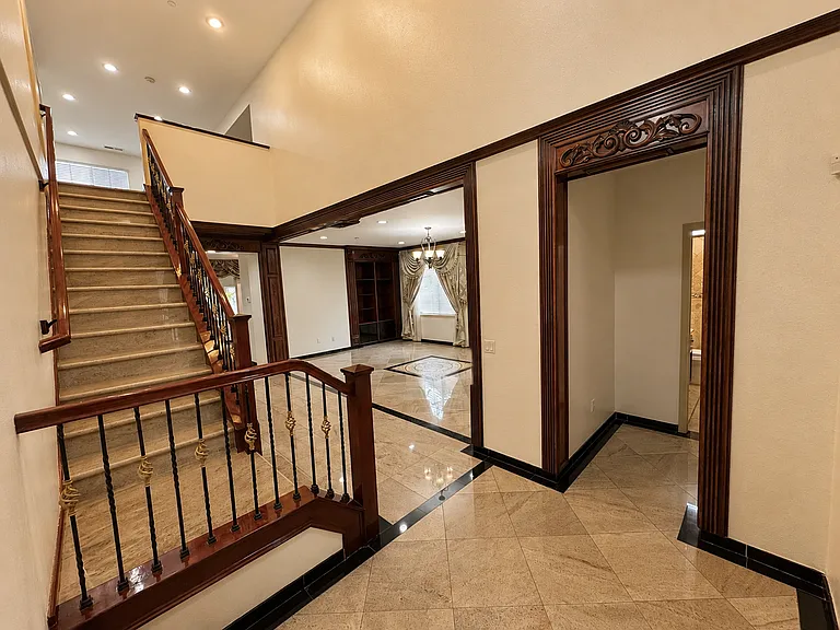 621 Marbella Ct — Photo 3