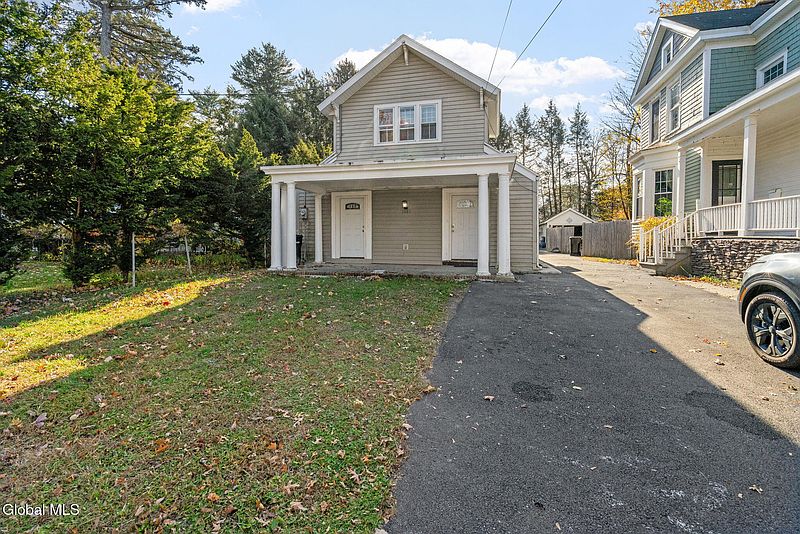 3rd image of 1681 Tibbits Avenue