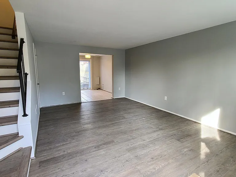 10724 Lester St — Photo 4