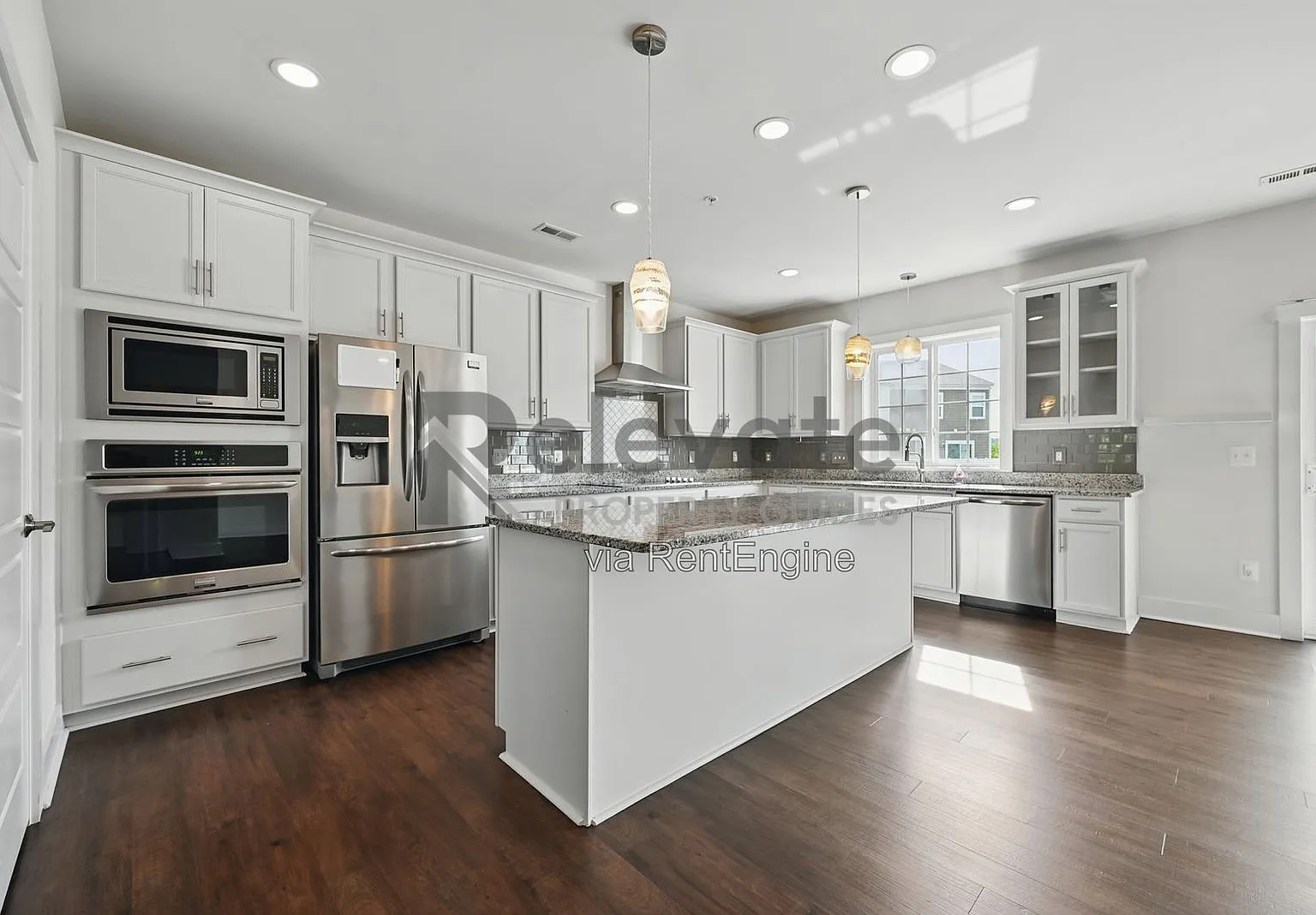 3 bed, 2.5 bath, 2509 sqft, $2,695 — Photo 2