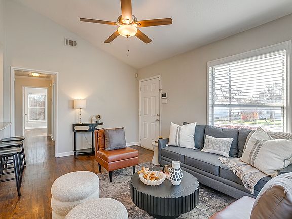 3rd image of 4231 S Cresthaven Rd