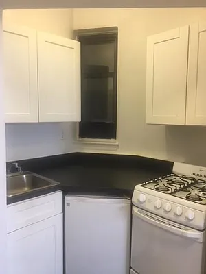 Rented by Eric Goodman Realty Corp | media 11