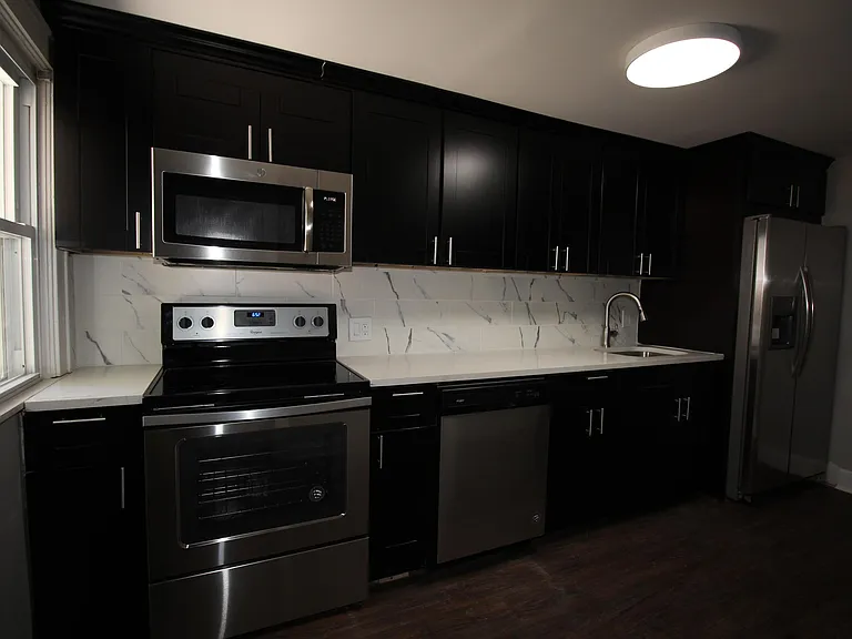 17 Boswell Ave #2 — Photo 2