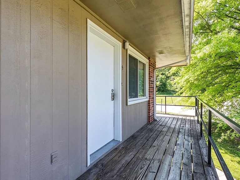 8 Wallingford Dr — Photo 16