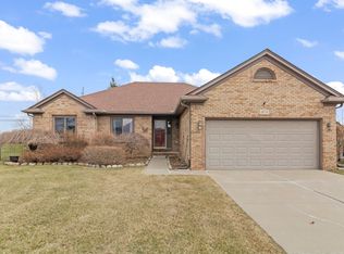 36779 N Pointe Cir, New Baltimore, MI 48047