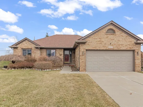 36779 N Pointe Cir, New Baltimore, MI 48047
