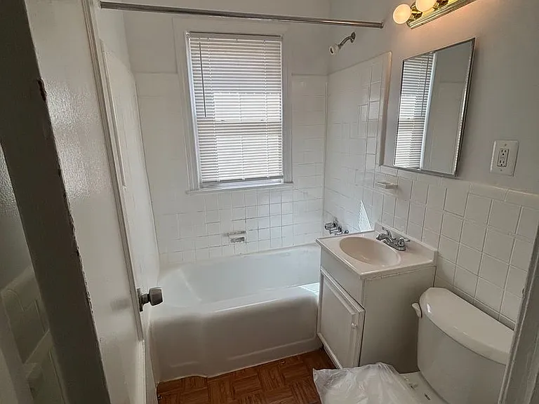 135 Kennedy St NW — Photo 2