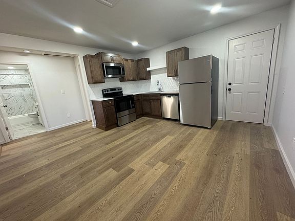 5th image of 1166 N Birmingham Ave