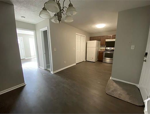 5th image of 123 Woodberry Ct