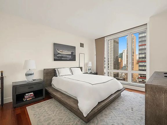 4th image of 250 E 53rd St APT 2702