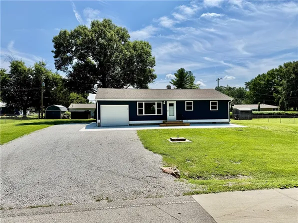 1952 S Westgate Dr, Decatur, IL 62521
