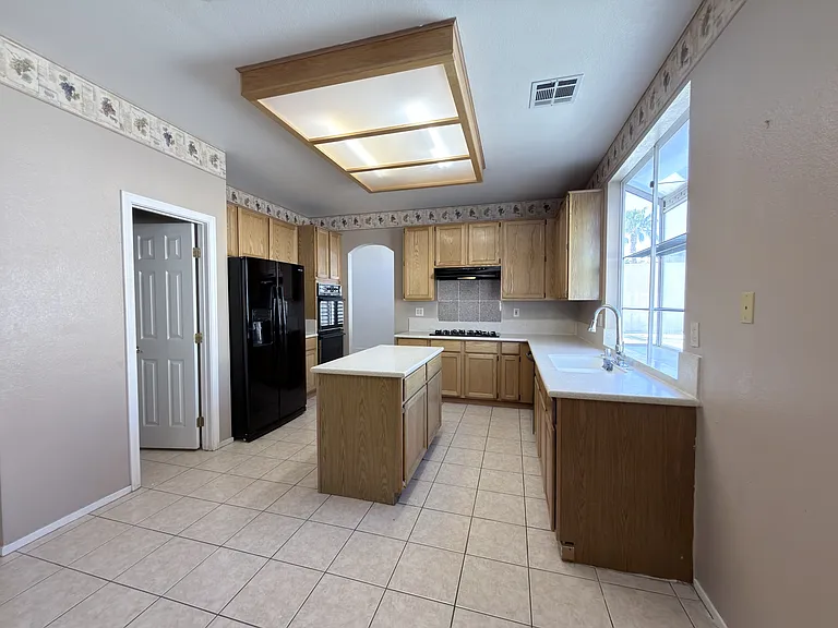 7620 Marluna Ct — Photo 32