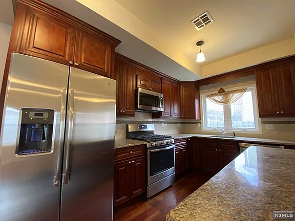 2nd image of 278 Belmont Ave