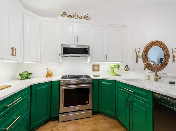 2135 Pine Ridge COURT #D, Grafton, WI 53024