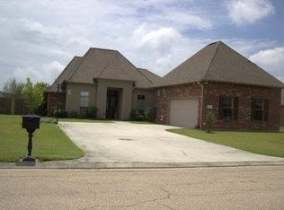 13736 Shady Hollow Dr, Denham Springs, LA 70726