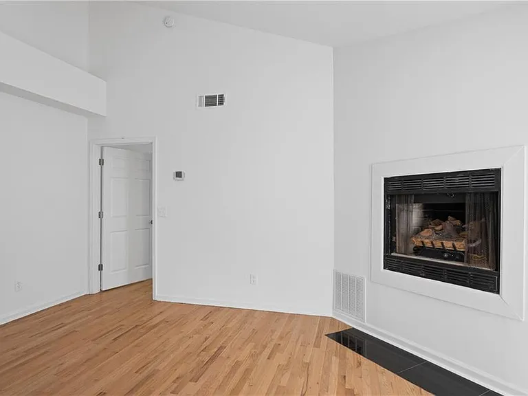 567 Winton Ter NE #E — Photo 6